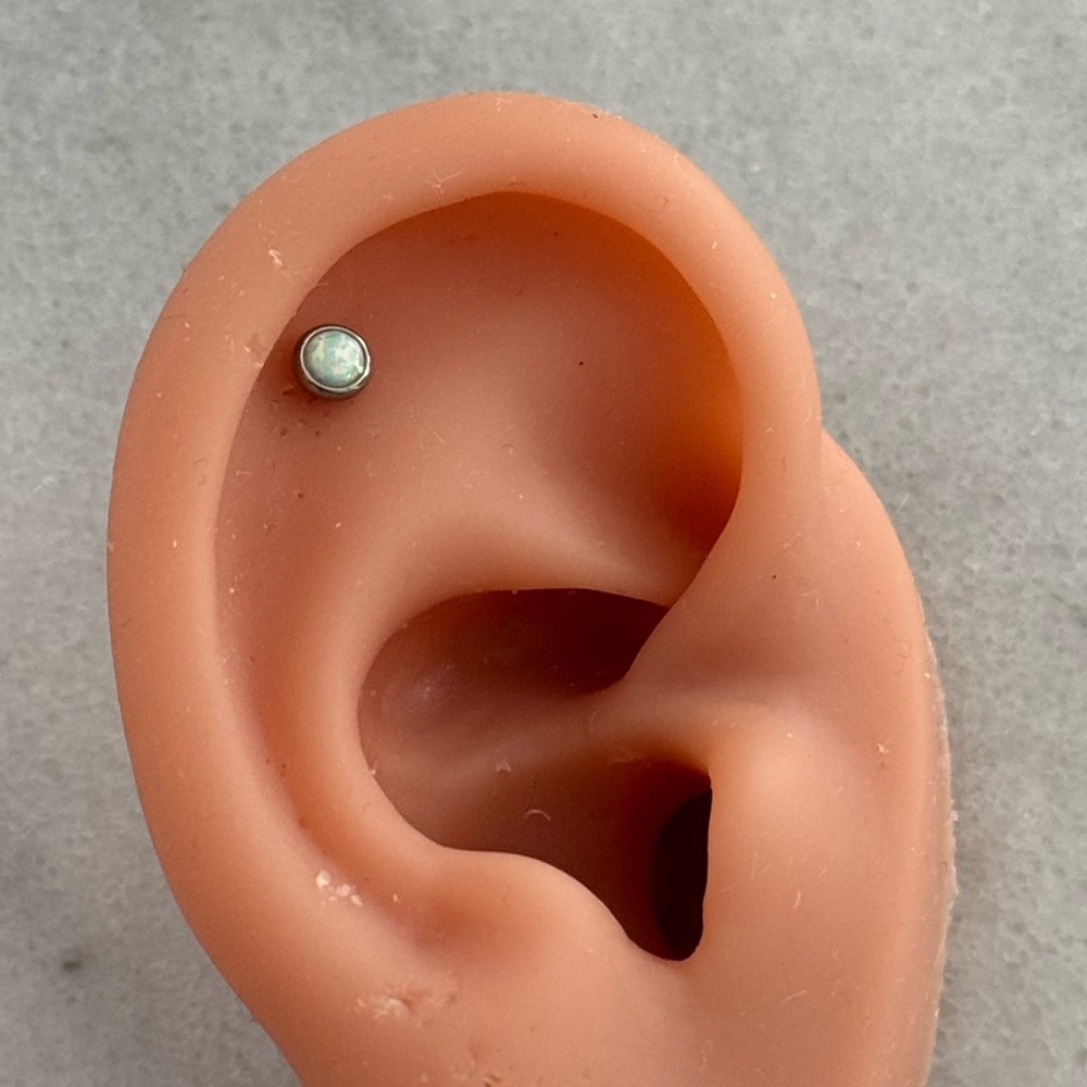 COPY - Silver Turquoise Opal Round Gem Cartilage Earring 

Brand New